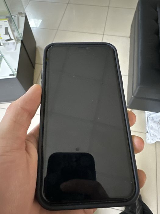 Продам iPhone 11