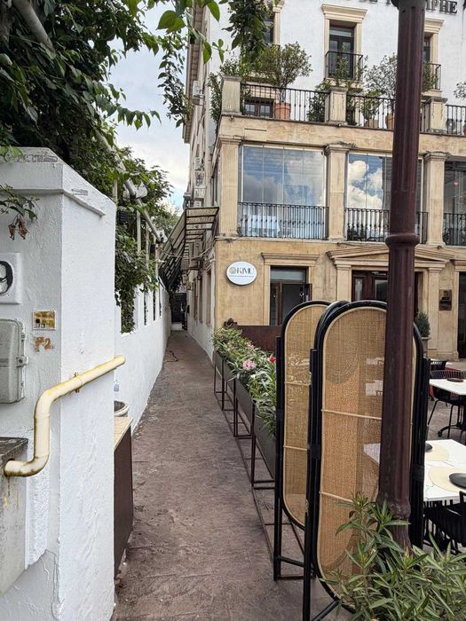 Proprietar, inchiriez bistro-cafe/ birouri, proximitate Arcul de Triumf