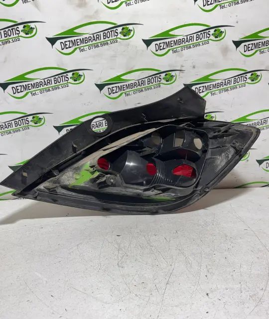 Soclu becuri lampa stop pe hayon stanga Opel Astra 2004