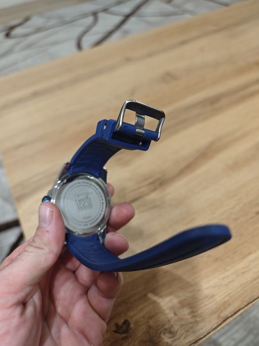 Casio 2100 червен