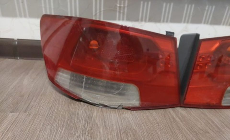 Продам задние  фары  б/у