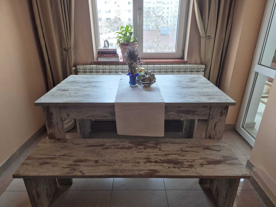 Set masă + 2 bănci : rustic, stabil și elegant