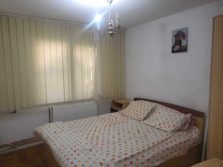 Vand apartament 2 camere zona Boul Rosu, centrala proprie