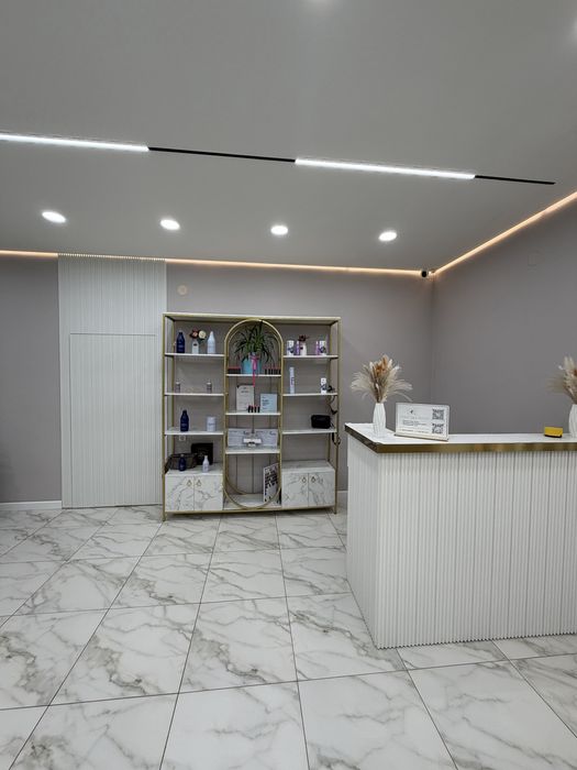 Стеллаж для салона красоты