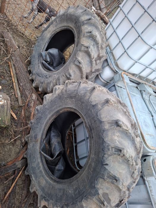 Vand 2 cauciucuri 18.4/26