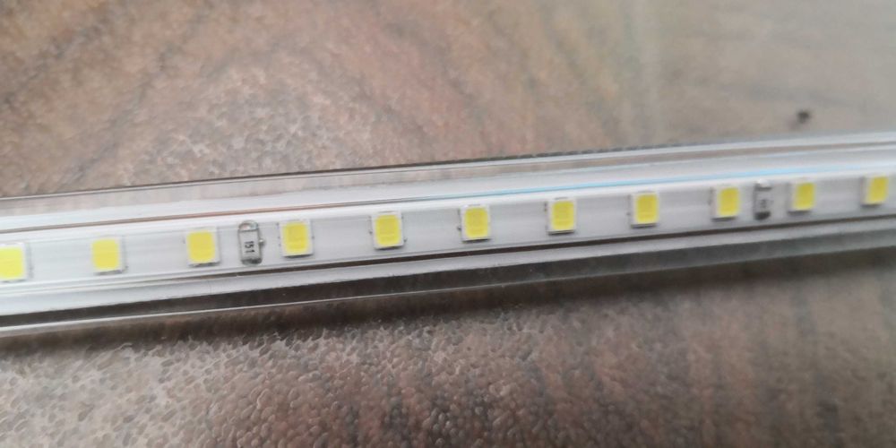 Banda LED 220V 2835 alb rece 120 LED/m 20m IP67 tub silicon