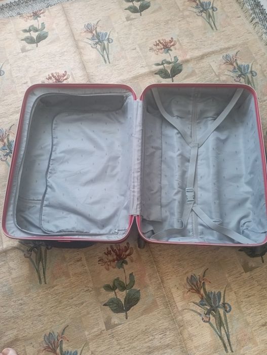 Продам чемодан б/у