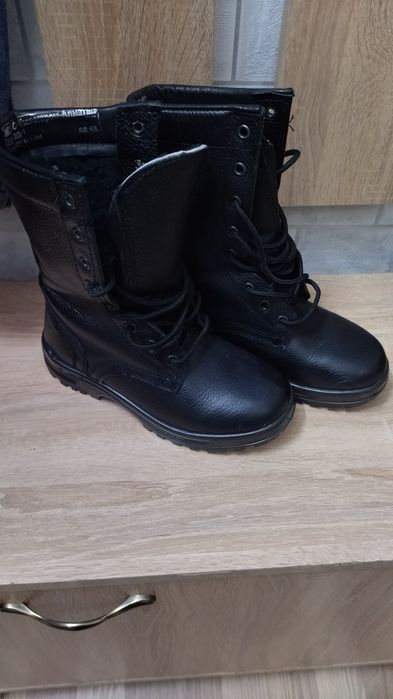 Продам зимние берцы 36 размера