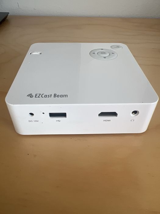 mini-videoproiector portabil EZCast Beam J2