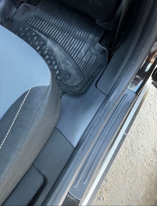 Set Ornamente protectie interior, praguri, covor Dacia Sandero 3 MK3