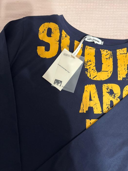 Лонгслив с спушенным плечем, брюки багги
Бр