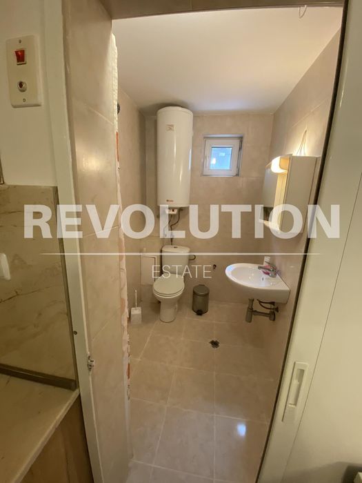 Дава се под наем Едностаен апартамент в Варна, Колхозен пазар - 26 кв.м за 325 € - Снимка #4