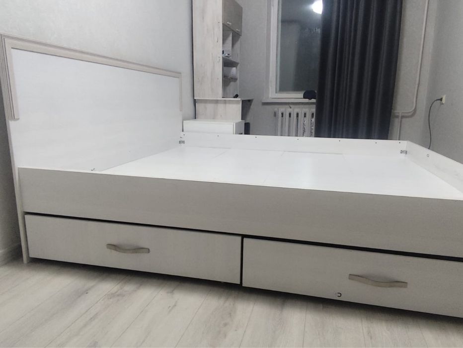 Продам кровать 180*200 без матраса