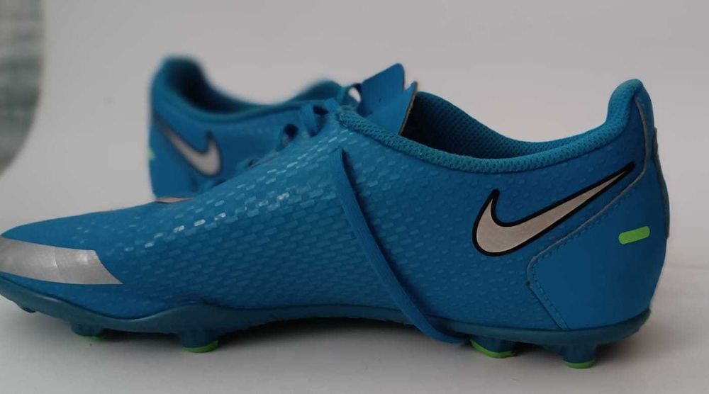 Ghete de fotbal Nike Phantom