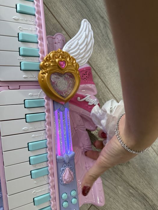 Музыкальная гитара, пианино