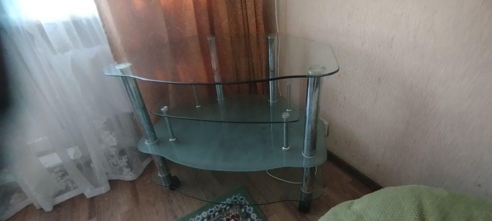 Продам столик для телевизора