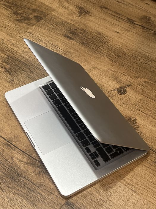 Macbook 11 Pro (Late 2011) + Last MacOS Ubdate + Incarcator