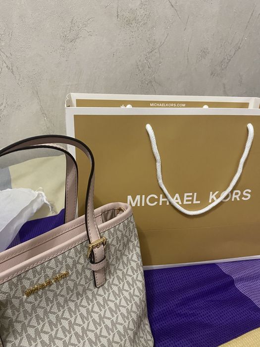 Продам сумочку оригинальную Michael Kors