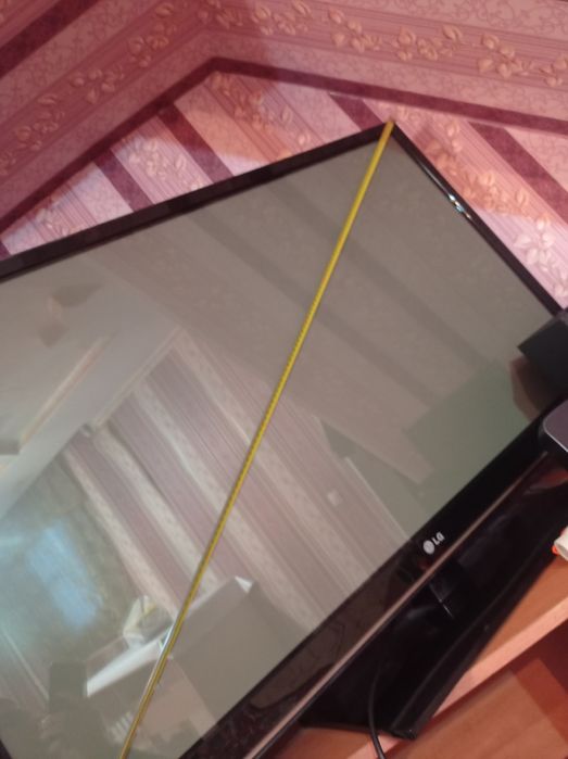 Большой LG телевизор