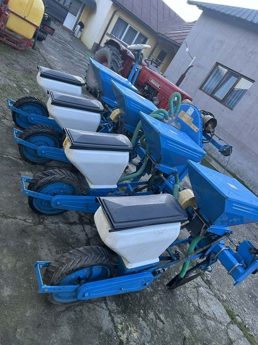 Vând semănătoare porumb spc 4