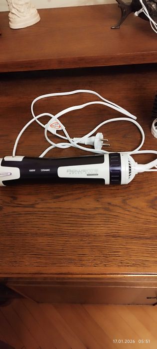 Продавам въртяща се четка за коса Rowenta
