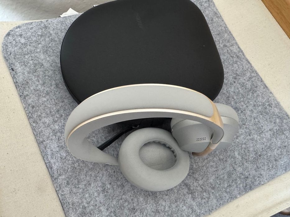 Bose noise 700 top