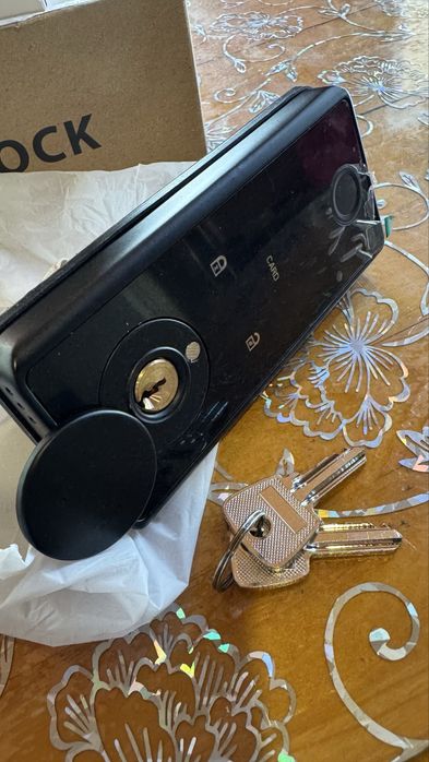 Smart брава с пръстов отпечатък/карта/ключ