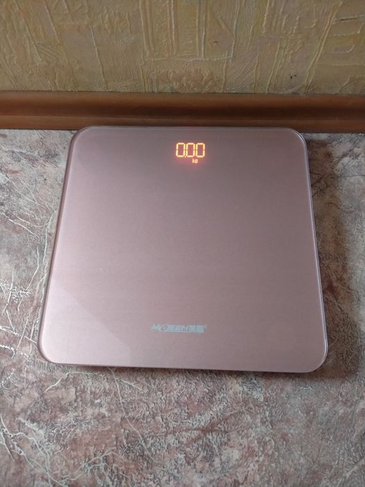 Напольные весы новые