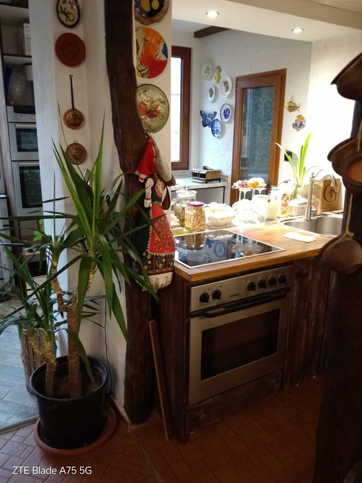 Продавам фурна с котлони за вграждане Zanker