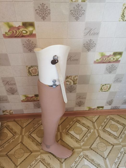 Продам костыли, ходунки.,протезы