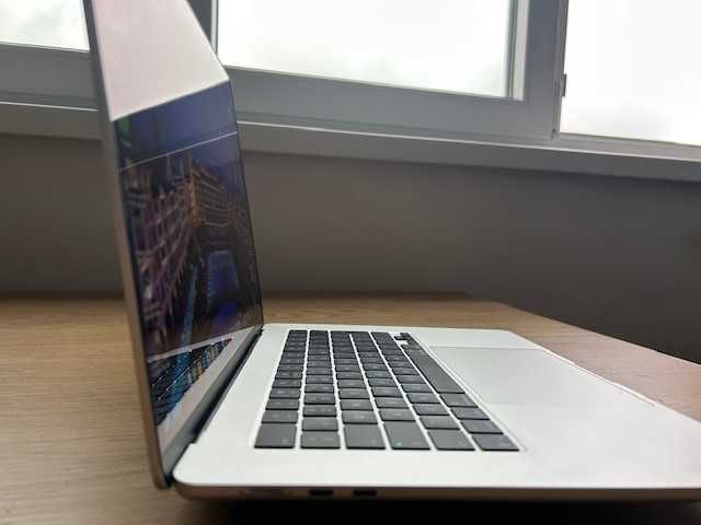 Лаптоп Apple MacBook Air 15", Apple M4, 10 CPU и 10 GPU ядра, 16 GB RAM, 256 GB, Silver