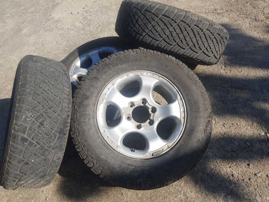 Гуми с джанти Нисан навара 245/70/17