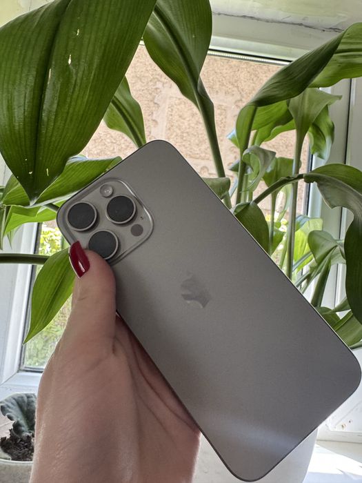Продам IPhone 15 про макс