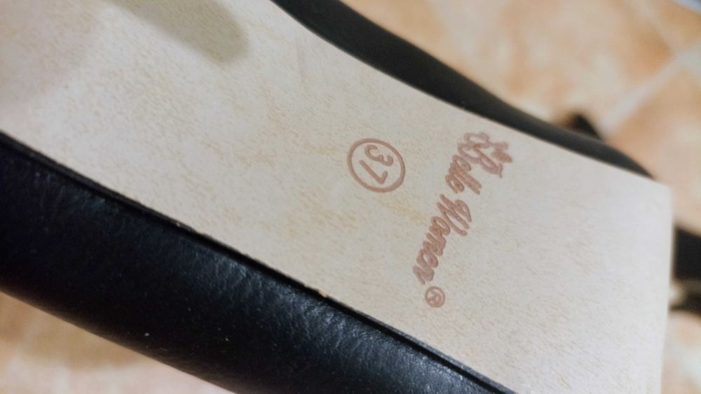 Красиви обувки с високи токчета