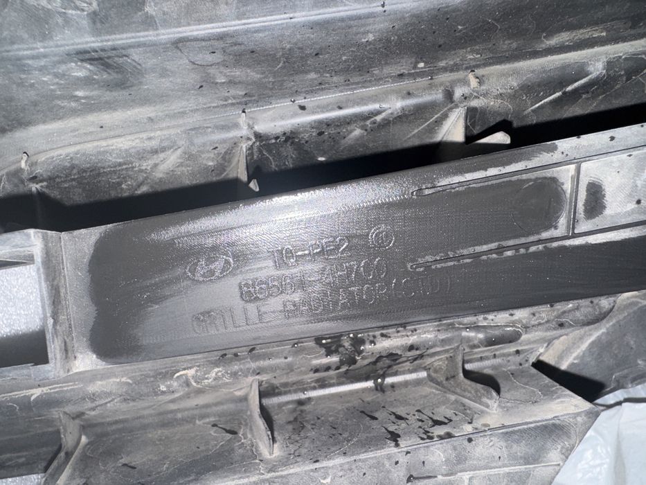 Решетка радиатора Grand starex оригинал.