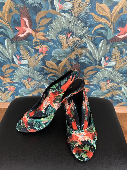 Sandale Minelli cu imprimeu tropical și papagali – Piele, Made in Spain – Mărimea 39