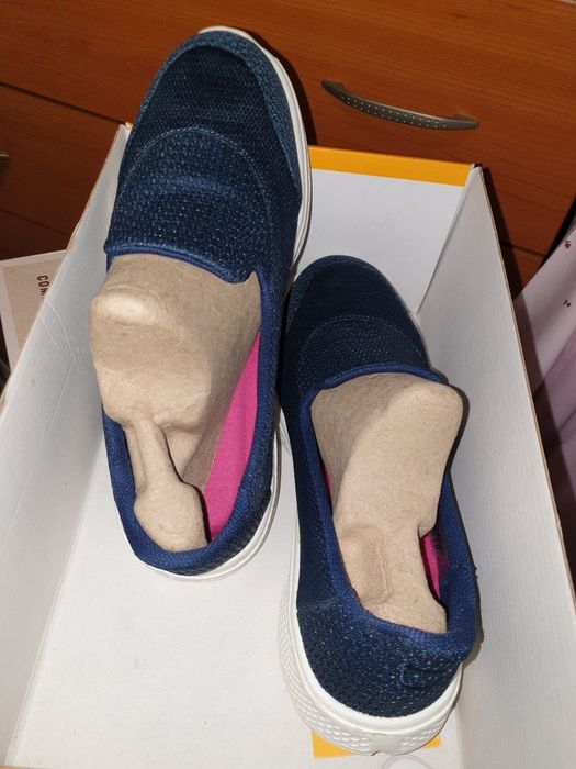 Pantofi sport, marimea 36, noi