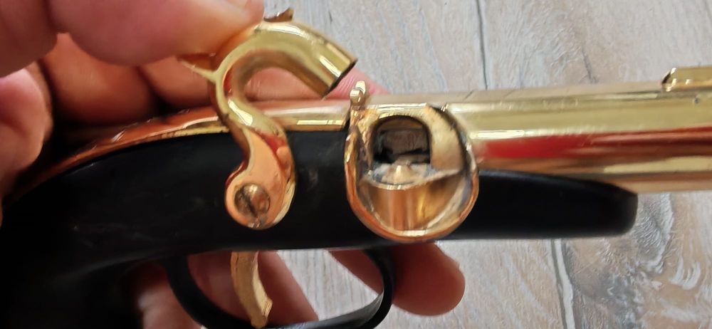 bricheta sub forma de pistol