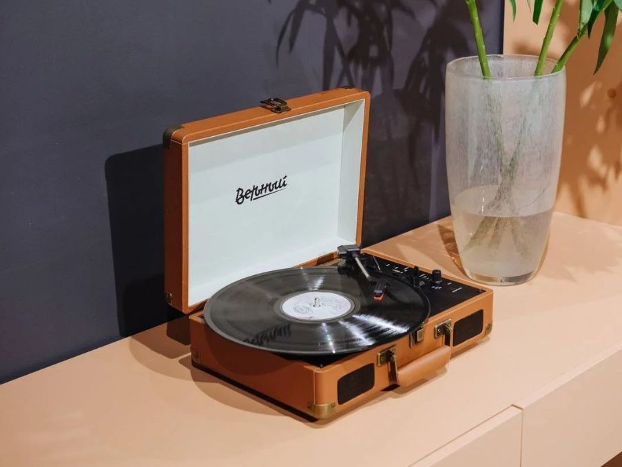 Виниловый проигрыватель Верный Deluxe