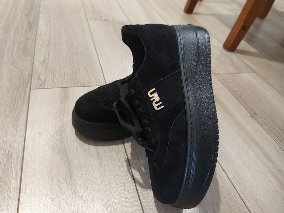 Дамски кецове черни,набук