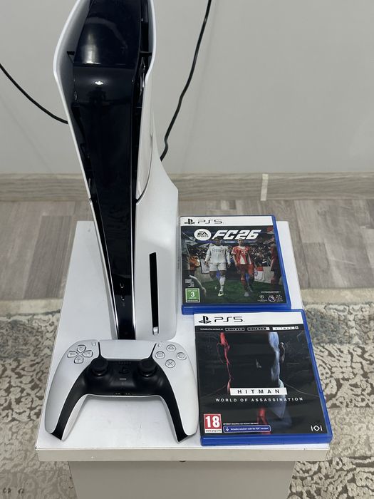 PS5 Slim + FIFA 26 + Hitman