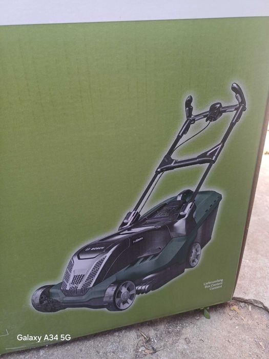 Masina de tuns iarba