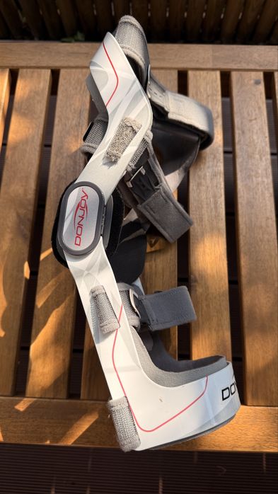 Orteza genunchi donjoy renegade picior drept marime XL