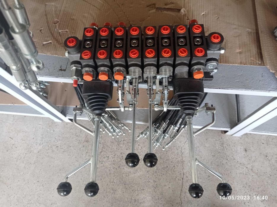 Хидравлични разпределители и помпи