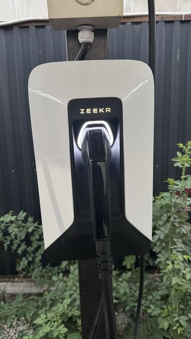 Зарядная станция Zeekr