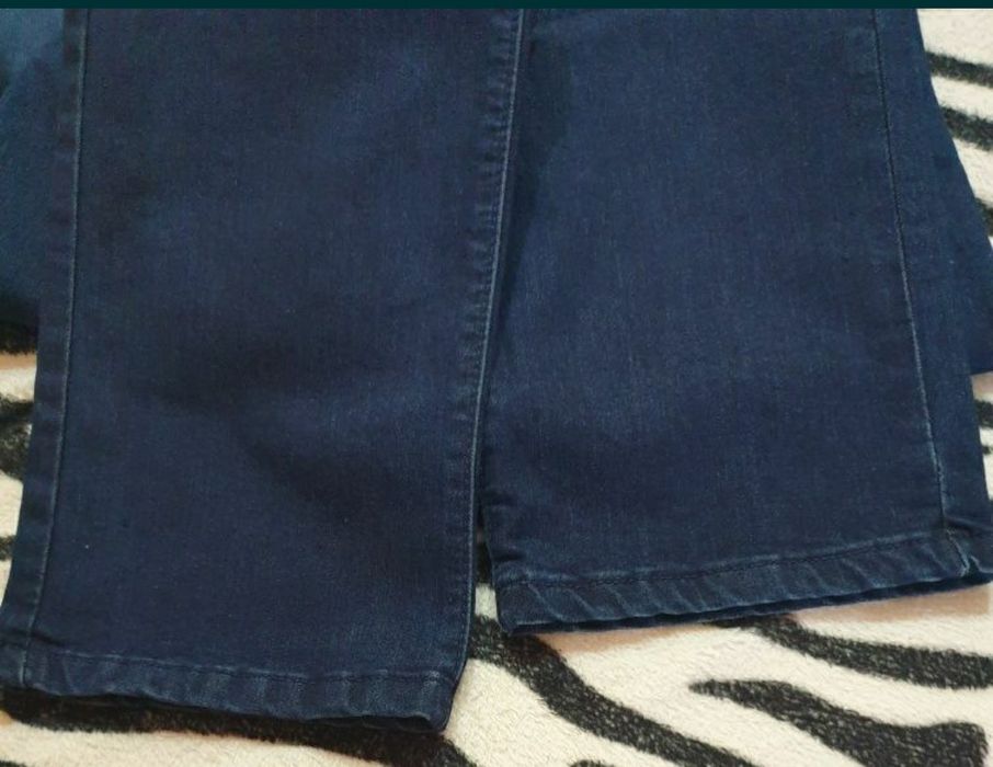 Blugi damă bleumarin (nou)