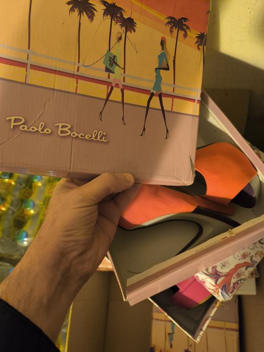 Цял кашон с дамски обувки 16-17 броя