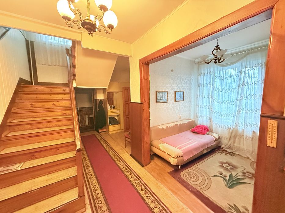 Дом 296 м², 6,7 соток с гаражом