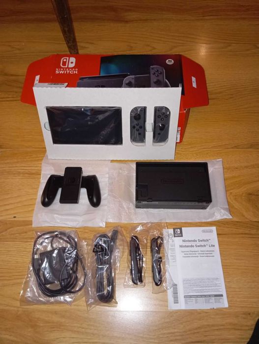 Nintendo Switch конзола + Minecraft