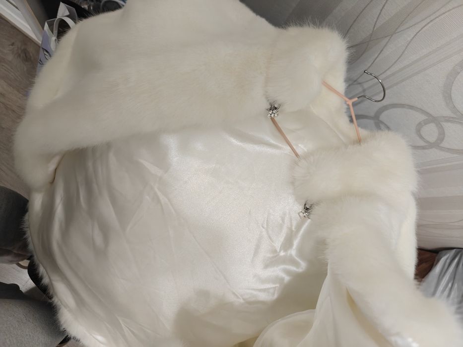 Продам шубку (свадебную)